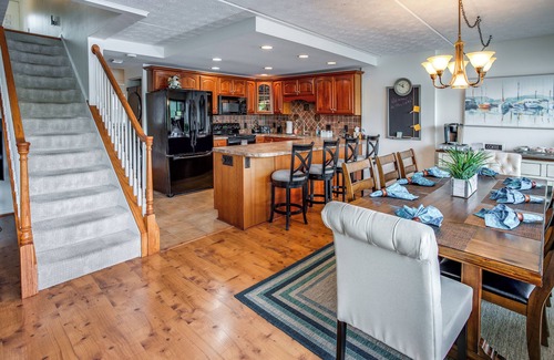 Canandaigua Condominio | ¡ESQUÍ UPSTATE NY! Retiro del lago Canandaigua. Unidad de final raro! 4 dormitorios / 3 baños / 1750 pies cuadrados