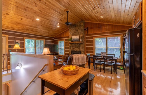 Todd Cabina | 1 Relaxing Place - Quaint cottage, great mountain view, hot tub, and fire pit! Private!