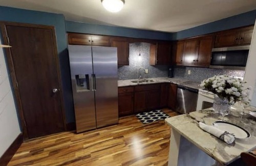 Green Bay Apartamento | #1 Ritchie's Titletown Suites: Northwoods Glam