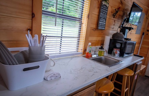 Robbinsville Cabina | 1 Room Cabin- " The Farm House"