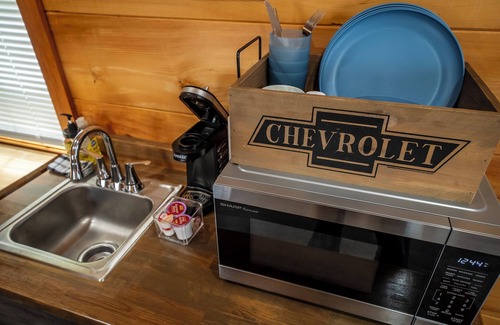 Robbinsville Cabina | 1 Room Cabin- " The Garage"