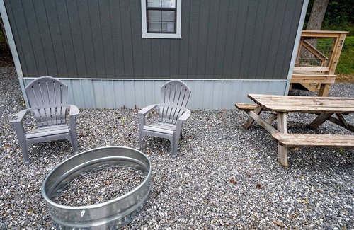 Robbinsville Cabina | 1 Room Cabin- " The Garage"
