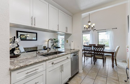Sacramento Casa | #1 - Room in a beautiful house with pool.