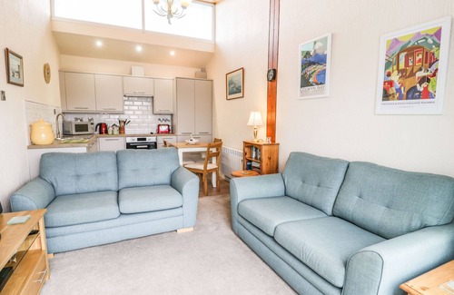 Borth-y-Gest Casa | 1 SOUTH SNOWDON WHARF, country holiday cottage in Porthmadog