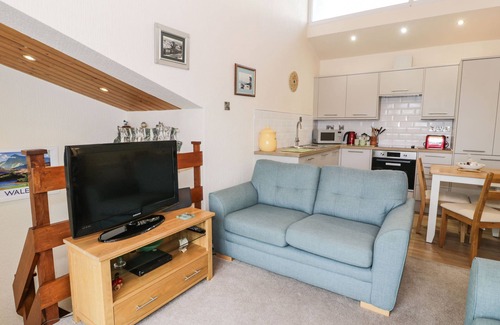 Borth-y-Gest Casa | 1 SOUTH SNOWDON WHARF, country holiday cottage in Porthmadog
