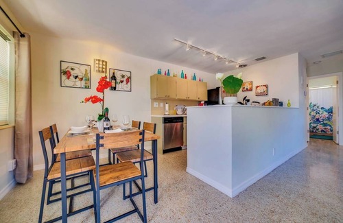 Poinsettia Heights Apartamento | A pie de Whole Foods y Starbucks