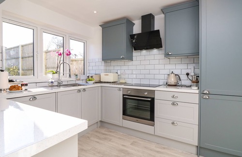 Freshwater Cabaña | 1 STAR COTTAGES, pet friendly, with a garden in Freshwater
