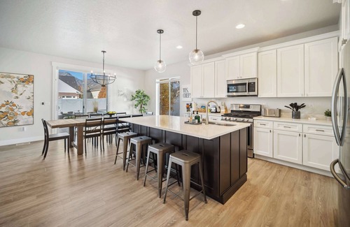 Orem Casa | #1 Summer Retreat/Custom Sauna/Theatre/Lux MTN Spa