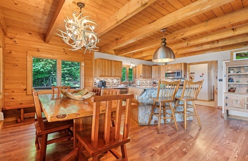Waynesville Cabina | 1 Sweet View - 4 BR, 3.5 BA, Hot Tub, VIEWS