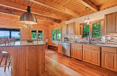 Waynesville Cabina | 1 Sweet View - 4 BR, 3.5 BA, Hot Tub, VIEWS