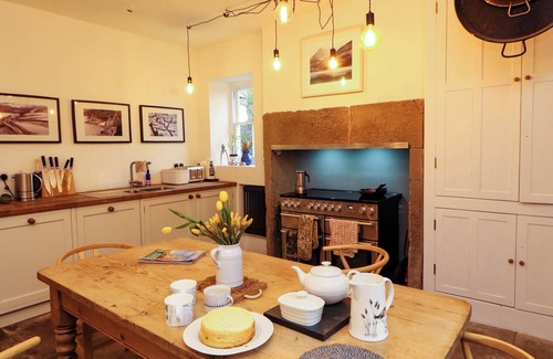Silverdale Cabaña | 1 THE GREEN, pet friendly, country holiday cottage in Silverdale