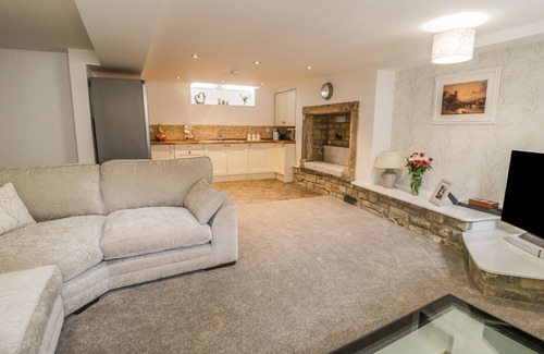 Barnard Castle Cabaña | 1 THE RIVERSIDE, pet friendly in Barnard Castle