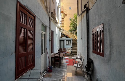 Piraeus Apartamento | 1.Traditional House Near to Pireaus Port -- Airport and Port Transfer Services