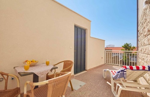 Montovjerna Apartamento | 1 Triple room Villa Kate Dadić