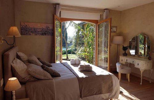 Pommeret Cama Y Desayuno | Habitación boutique totalmente renovada con piscina y terraza privada.