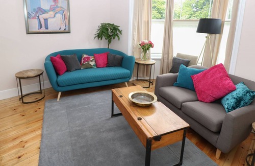 Freshwater Cabaña | 1 WILLOW COTTAGES, pet friendly, with a garden in Freshwater