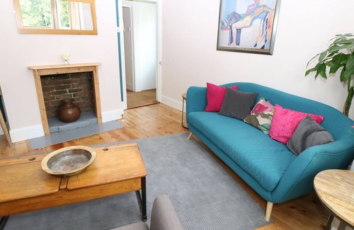 Freshwater Cabaña | 1 WILLOW COTTAGES, pet friendly, with a garden in Freshwater