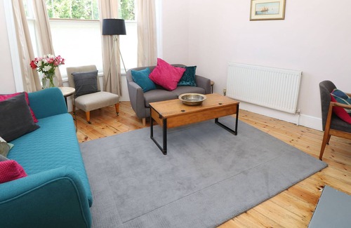 Freshwater Cabaña | 1 WILLOW COTTAGES, pet friendly, with a garden in Freshwater