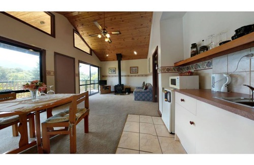 East Warburton Cabaña | 1 x Queen Bedroom Cottage with Spa