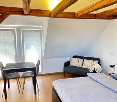 Oedheim Apartamento | 1 Zimmer Wohnung DG mit Klimaanlage und kleinen Balkon