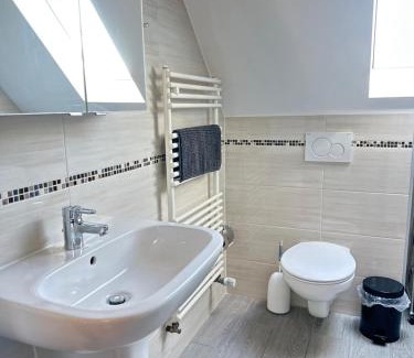 Oedheim Apartamento | 1 Zimmer Wohnung DG mit Klimaanlage und kleinen Balkon