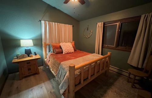 Booneville Cabina | 10-Acre Adventure Lodge w/River Valley View on 10 Acres - Cozy/Romantic/Family