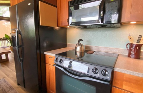 Booneville Cabina | 10-Acre Adventure Lodge w/River Valley View on 10 Acres - Cozy/Romantic/Family