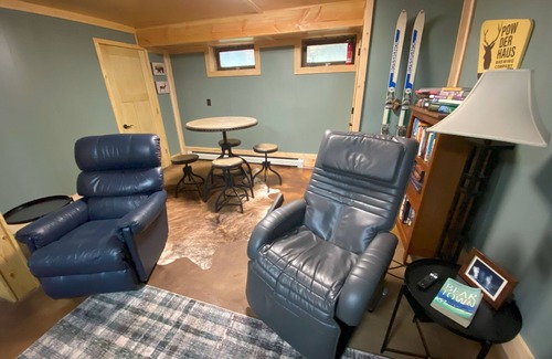 Booneville Cabina | 10-Acre Adventure Lodge w/River Valley View on 10 Acres - Cozy/Romantic/Family