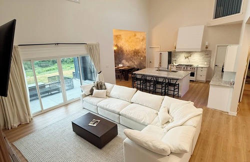 Greater Napanee Casa | 10-Acre BOQ/PEC Estate, Waterfront, 3BR Ensuite & Walk-in, +1BR, Gourmet Kitchen