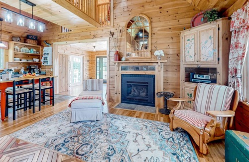East Dover Casa | 10 acres of privacy with scenic views, custom art, game room & swimming pond