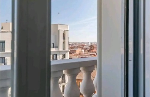 Palacio Apartamento | 10 piso en gran vía con dos balcones y vistas