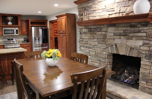 Dahlonega Cabina | 10 bdrm Cabin Lodge with Hot Tub, Grill & Firepit 10 mins from the Dahlonega Sq.