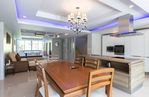 Kathu Casa | 10 habitaciones para 28 personas, 2 piscinas privadas. 7km de la playa de Patong
