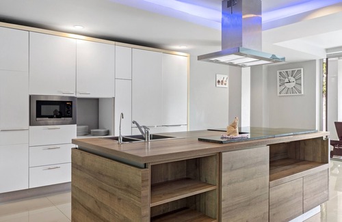 Kathu Casa | 10 habitaciones para 28 personas, 2 piscinas privadas. 7km de la playa de Patong