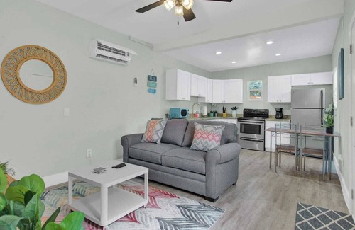 Riverside Heights Casa | 10 beds! Large home for groups & multiple families! PETS OK!