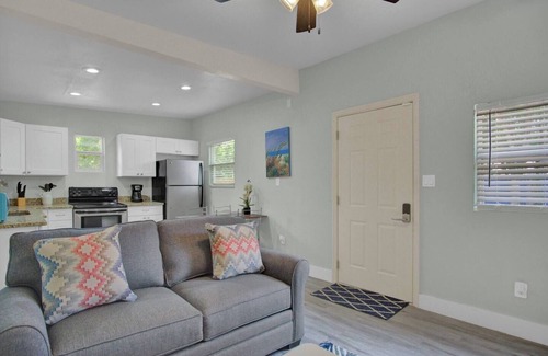 Riverside Heights Casa | 10 beds! Large home for groups & multiple families! PETS OK!