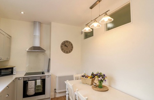 Guisborough Cabaña | 10 CHALONER, family friendly, country holiday cottage in Guisborough