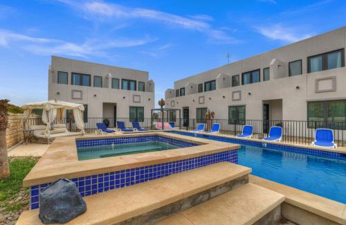 Johnson City Casa | 10-Coco Chanel-2nd Floor-Pool View