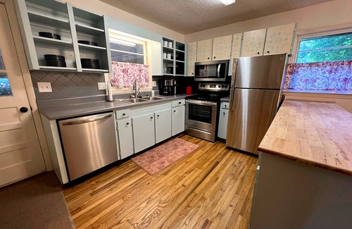 Bryson City Cabaña | *15% June Discount Now Through June 27th - New Reservations Only*