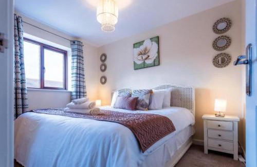 Milton Keynes Casa | 10 Guests - 5 Bedrooms - Free Parking - Lux House