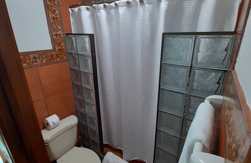 San Isidro Apartamento | 10 km's From SJO Airport In the Cool Hills of the Central Valley!
