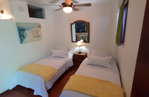 San Isidro Apartamento | 10 km's From SJO Airport In the Cool Hills of the Central Valley!