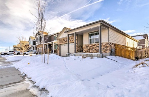 Aurora Casa | 10 Mi to DIA Spacious Aurora House with Yard!
