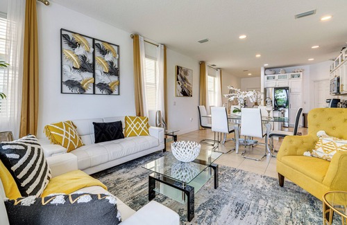 Bridgewater Crossing Casa | 10 Mi to Disney - Lake-View Haven w/ Pool Access!