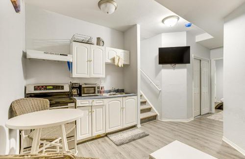 Montbello Apartamento | 10 Mi to Downtown Convenient Denver Apartment!
