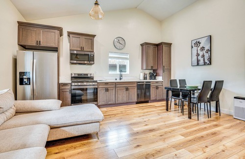 Rosemead Cabaña | 10 Mi to Dtwn LA: Cat-Friendly Rosemead Cottage