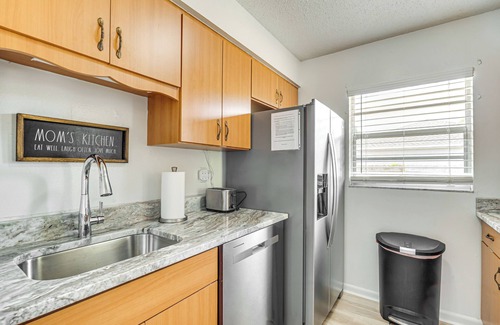 Silver Springs Shores Cabaña | 10 Mi to Dtwn Ocala: Dog-friendly Home w/ Fire Pit
