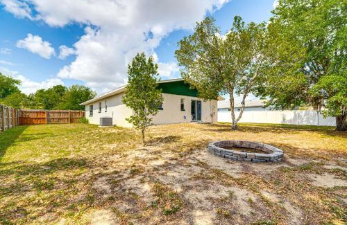 Silver Springs Shores Casa | 10 Mi to Dtwn Ocala Dog-Friendly Home with Fire Pit