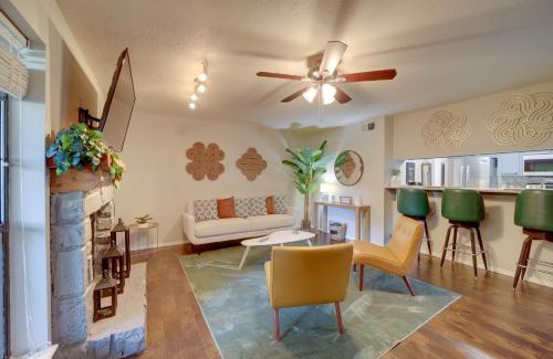 South Tulsa Apartamento | 10 Mi to Dtwn Tulsa Condo with Pool Access!