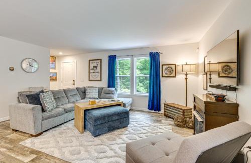 Conway Casa | 10 Mi to Echo Lake Wooded Escape with Grill!